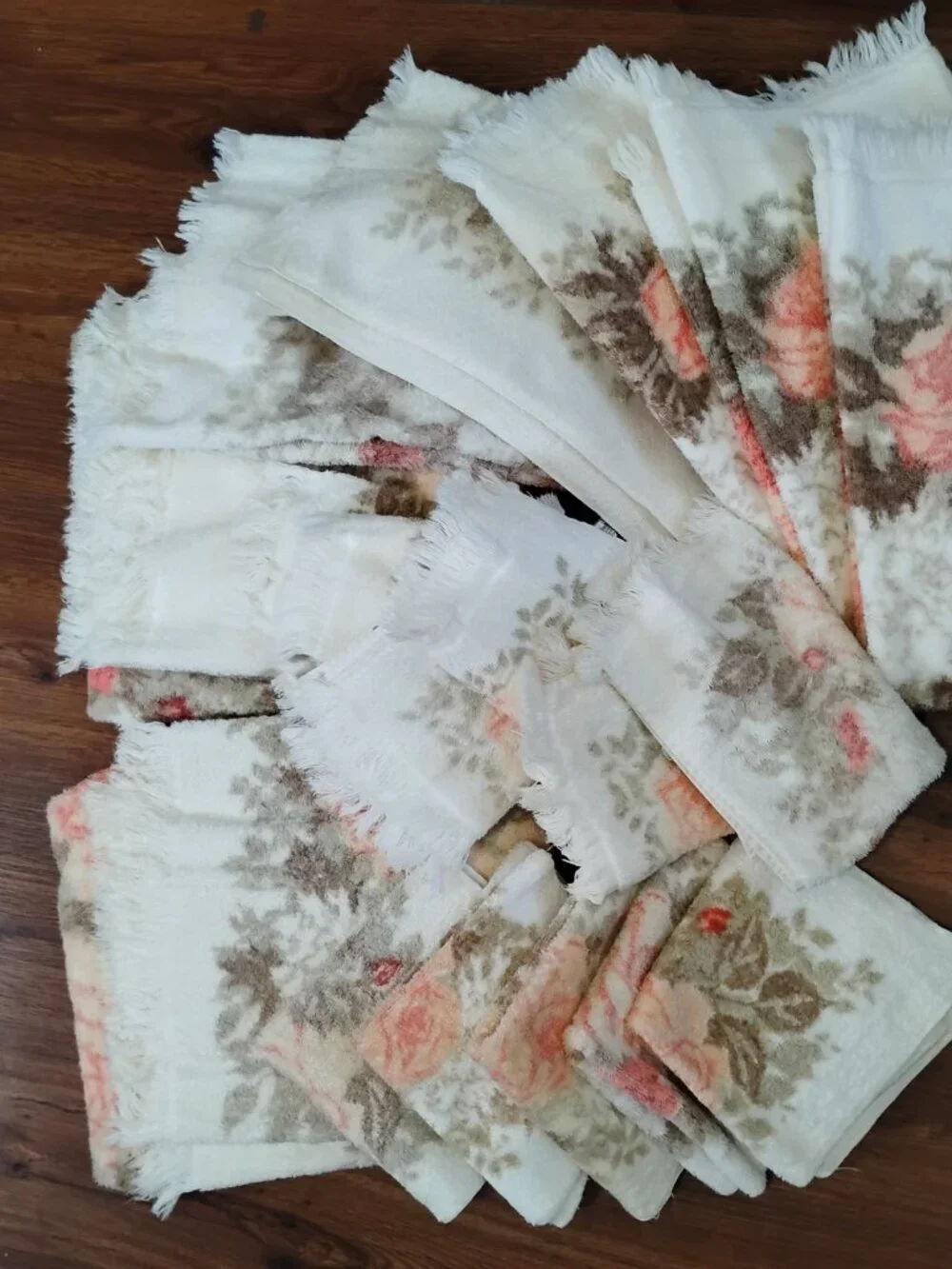 Vintage Fieldcrest Royal Velvet Floral Bathroom Towel Set - Picture 2 of 7